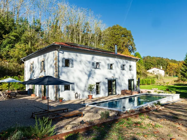 Demeure d'Exception de 256 m² sur Plus d'1 Hectare avec Piscine et Domaine Privé à 