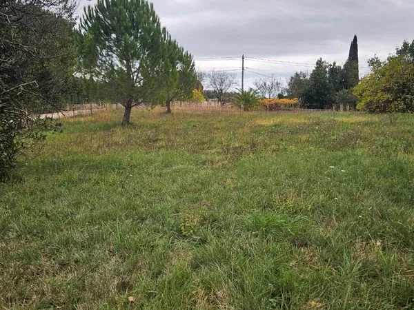 Terrain constructible viabilisé de 686 m2 