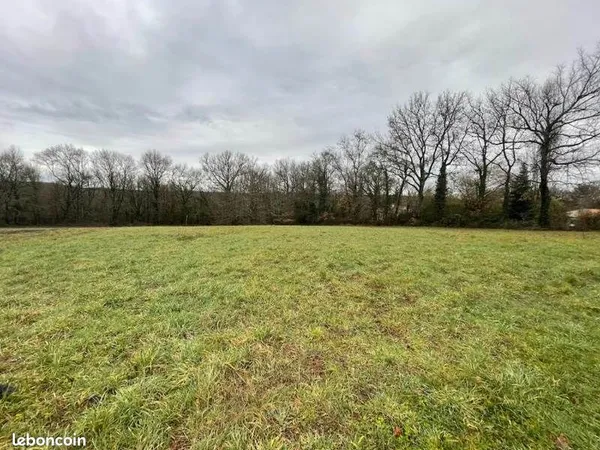 Terrain 3 833 m² Riberac 