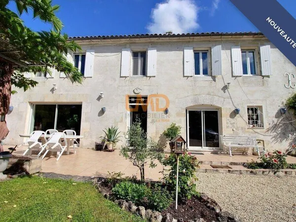 Maison 7 pièces 244 m² 