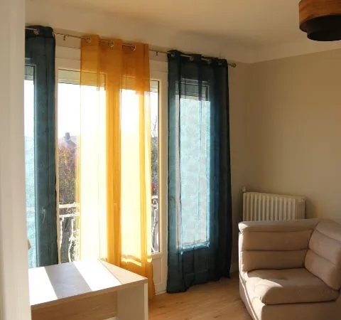 Grande chambre en colocation dans grande maison avec jardin 