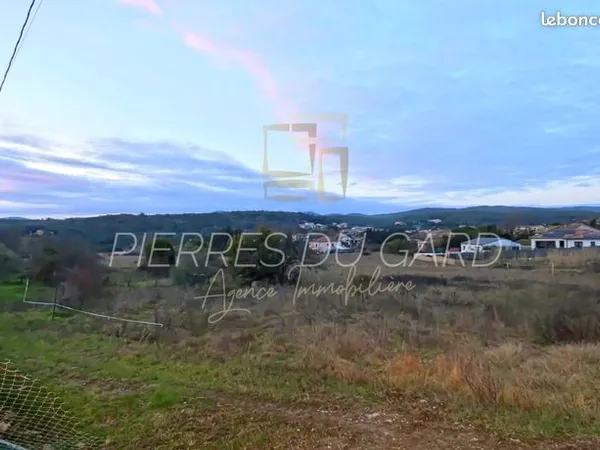 Terrain 893 m² 