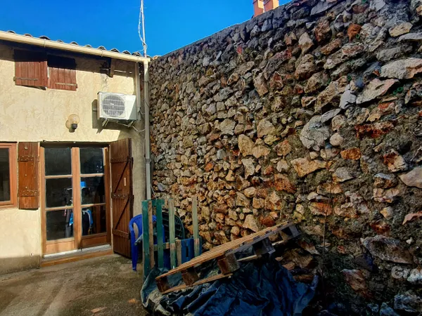 Maison de village avec locataire 