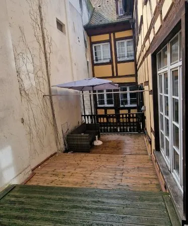 Spécial investisseur Particulier vend 2 Pièces ou T1 Bis/T2 Terrasse Hyper centre 