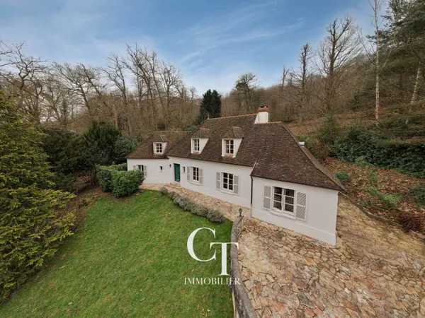 Vends maison 270m² terrain arboré 10 000m² à 5 minutes de Versailles 