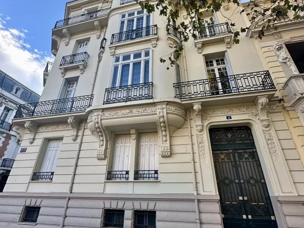 Appartement F4 de style Haussmannien, triple salon, 3 chambres 