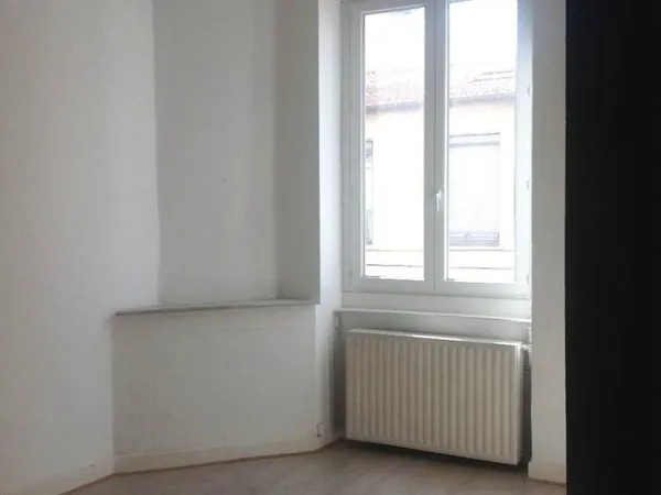 F3+mezz, métro Saxe-Gambetta (lignes B+D) quartier étudiant 