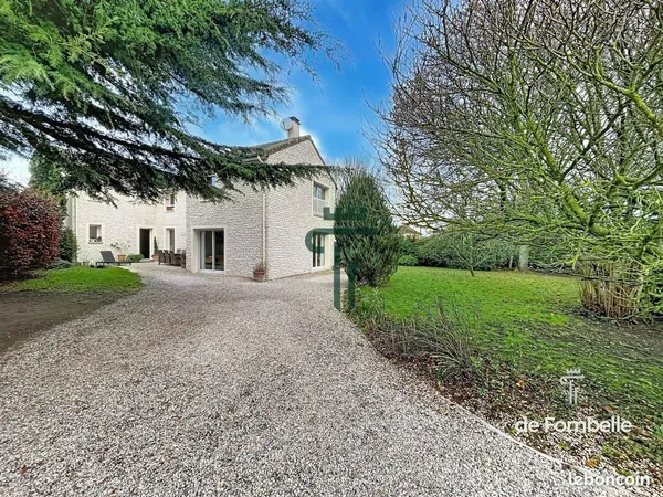 Maison 8 pièces 216 m² 