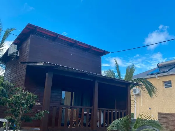 F2 meublé avec terrasse & jardin - saint-pierre - tout compris - disponible immédiatement 