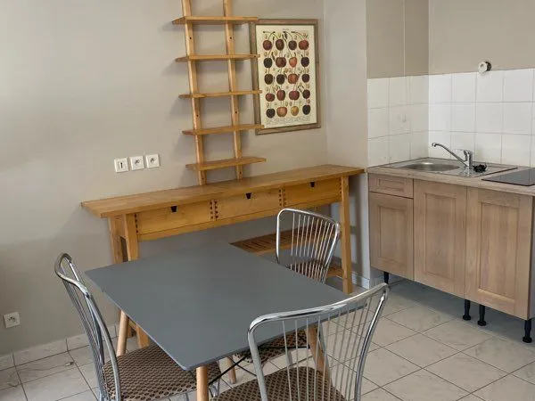 Moulins appartement type 2 meublé 