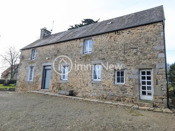 Ancien corps de ferme avec chapelle privée et dépendances 