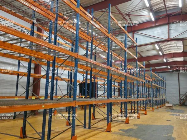 Local d'activité 900 m² 