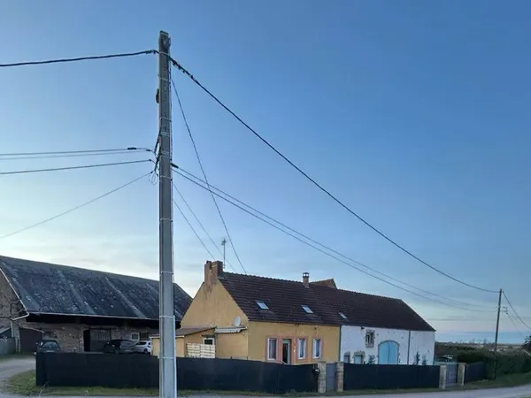 Maison ancienne rénovée avec vastes dépendances 