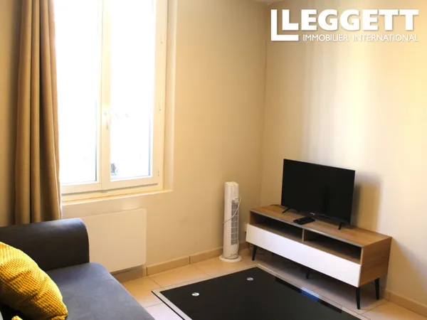 Charmant appartement, 2 pieces, récemment rénové dans la vieille ville pittoresque d'Antibes. 