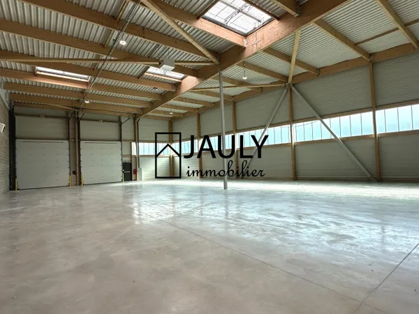 Parc de Coupvray 910 m² - Entrepot & Bureaux 