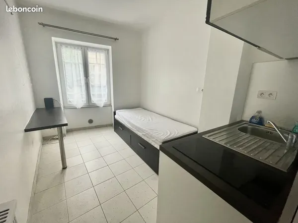 Studio 1 pièce 14 m² 