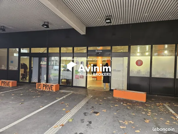 Local commercial 555 m² Mâcon 