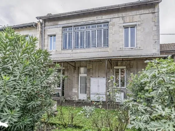 Maison en pierre de 6 pièces principales 