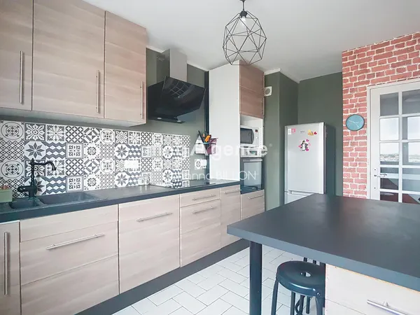 T5 lumineux de 98 m² rénové !! 