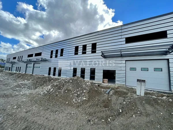 Local industriel 2598 m² 