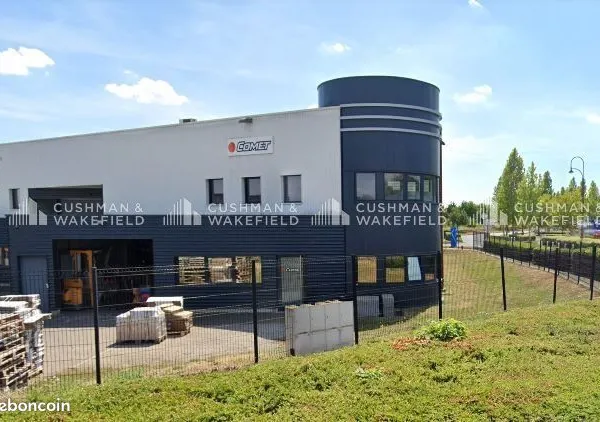 Local 762 m² 