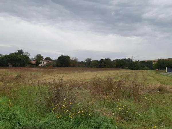 Terrain 900 m² 