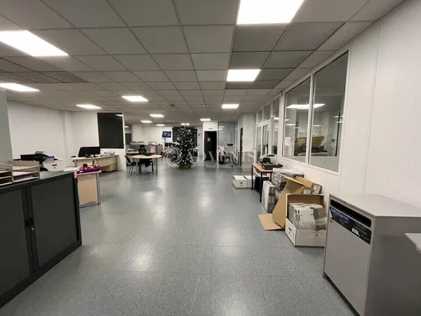 Bureaux 665 m² 