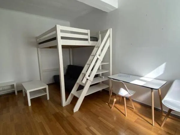 Studio 1 pièce 24 m² 