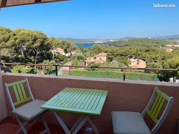 T3 53m2 climatisé, vue mer, piscines, tennis,place parking privé, résidence cap soleil Saint Mandrie