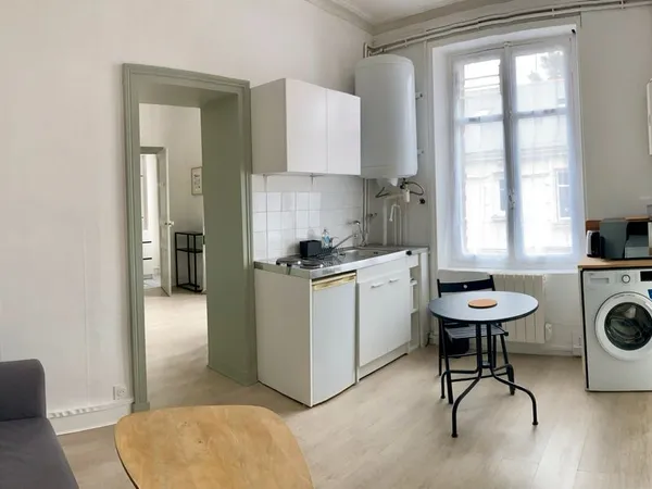Deux pièces meublé Hauts-Pavés 