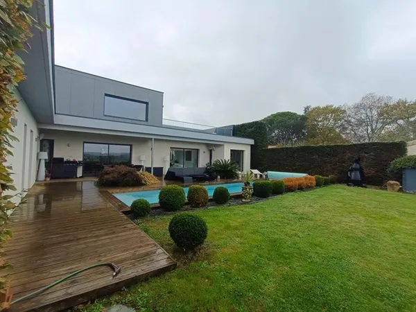 Maison contemporaine 8 pièces 198 m² 