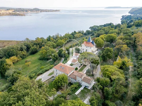 Maison 3 pièces 582 m² 