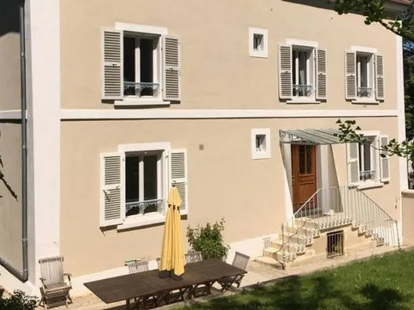 Maison familiale au coeur du village de L'Étang la Ville 