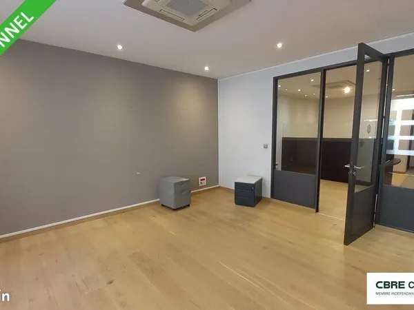 Local commercial 121 m² 