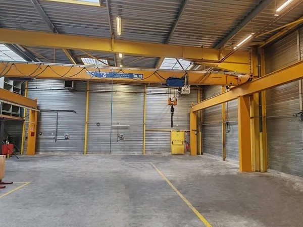 Local d'activité 1240 m² 