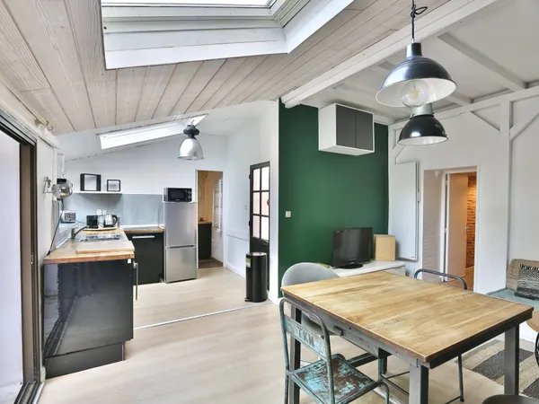 En plein bourg - Maisonnette 50 m2 au calme avec terrasse 