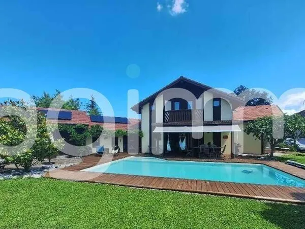 Maison 8 pièces 180 m² 
