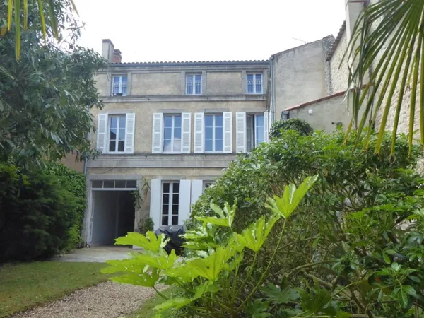 Maison 8 pièces 216 m² 