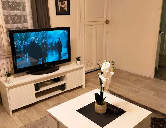 Loue dans villa 2 pieces meublé avec jardin 700 ( toutes charges comprises) 