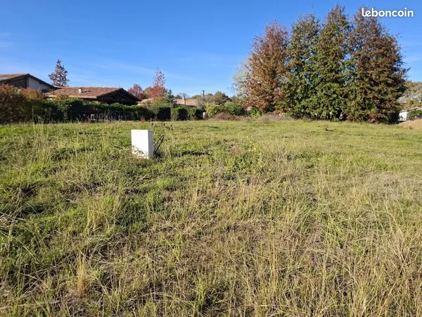 Terrain 888 m² Bascons 