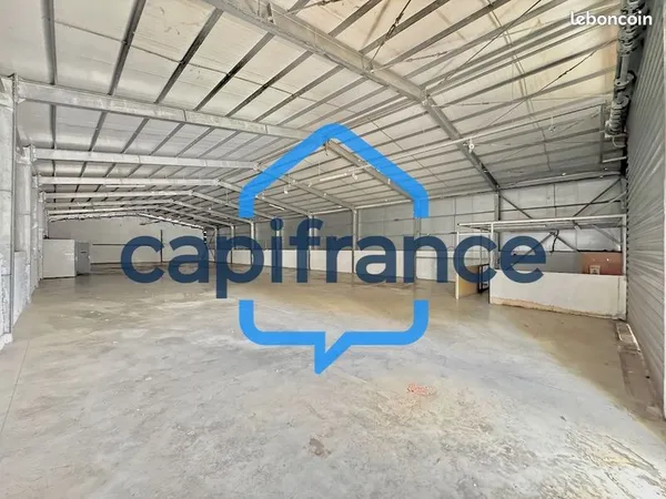 Local d'activité 571 m² 