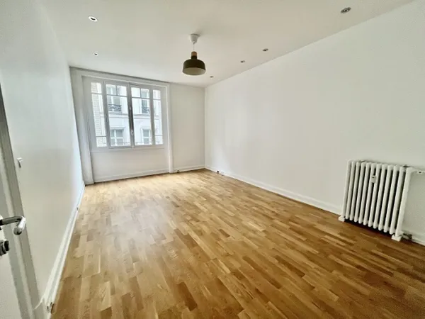 A LOUER PARIS IIème 6 pièces 162m² PLACE DE LA BOURSE 