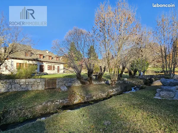 Propriété 7 pièces 160 m² 