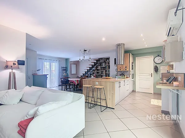 Maison moderne 4 faces à vendre à Sorède - 4 chambres, piscine et garage 