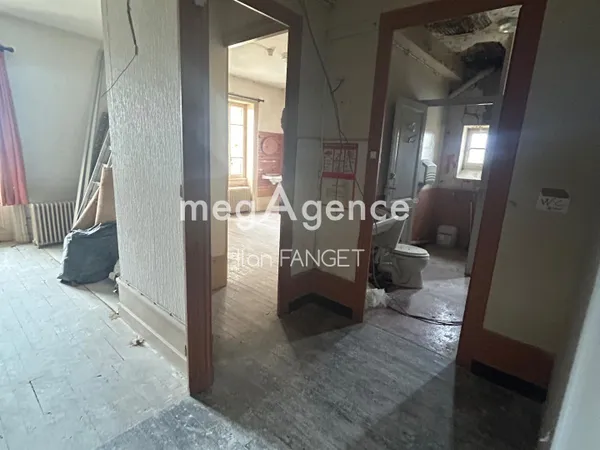 À VENDRE - Appartement à rénover au sein du Château de Cuzieu de 88m2 