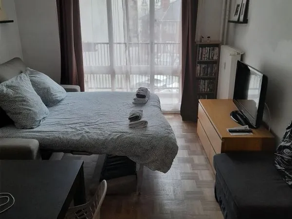 Chambre 17m2 - dans un logement de 65m2 avec ascenseur- salle de bain avec WC séparée + grand 