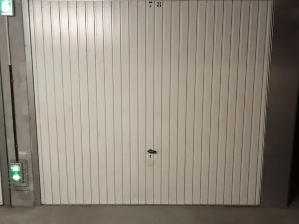 Garage fermé à louer - 21 rue du nord 69100 villeurbanne 
