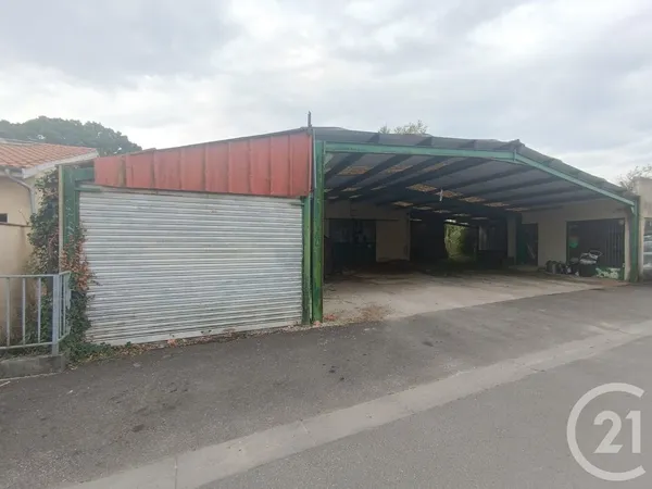 Local 2 pièces 145 m² 