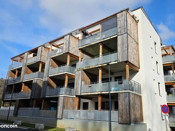 Appartement récent 3 pièces et garage à Bassens 