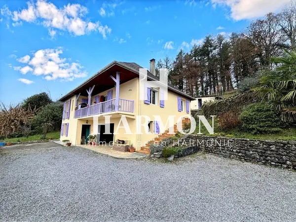 Harmon à vendre : Belle maison avec vue sur les Pyrénées 
